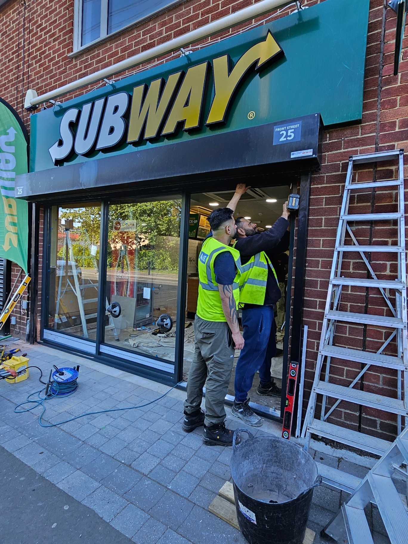 Subway Newcastle — commercial aluminium shopfront and entrance system – Prestige Aluminium Systems