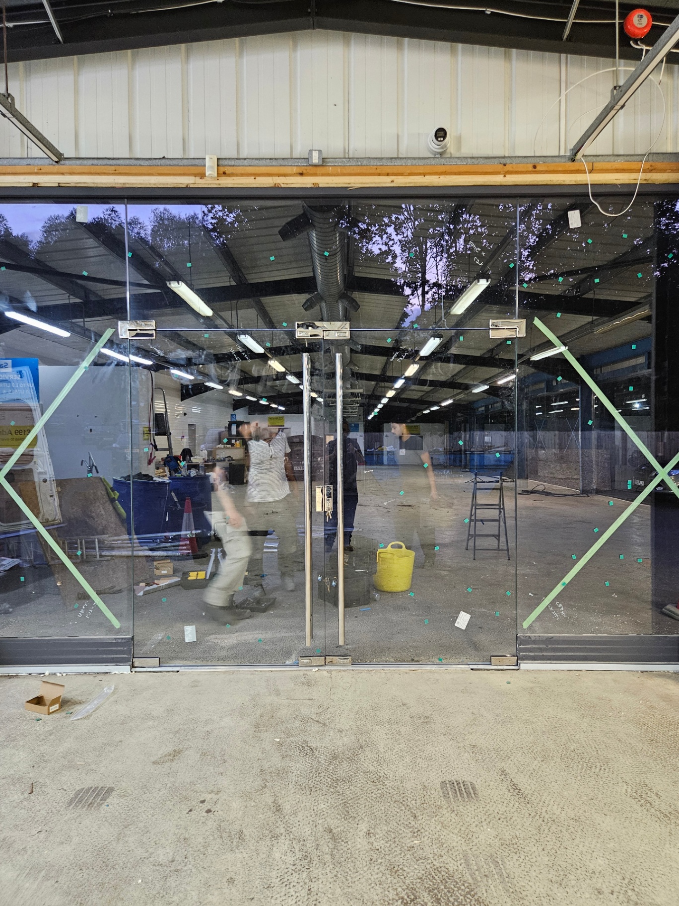 Sascron Car Dealership Oxford — aluminium curtain wall and showroom glazing – Prestige Aluminium Systems