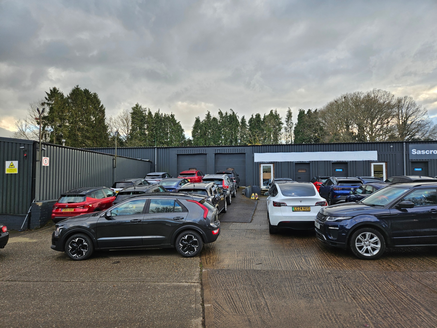 Sascron Car Dealership Oxford — aluminium curtain wall and showroom glazing – Prestige Aluminium Systems