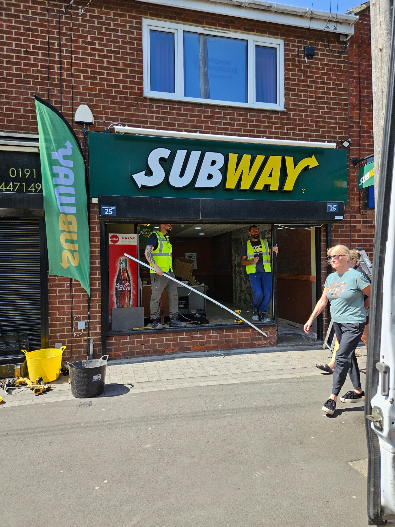 Subway Newcastle — commercial aluminium shopfront and entrance system – Prestige Aluminium Systems